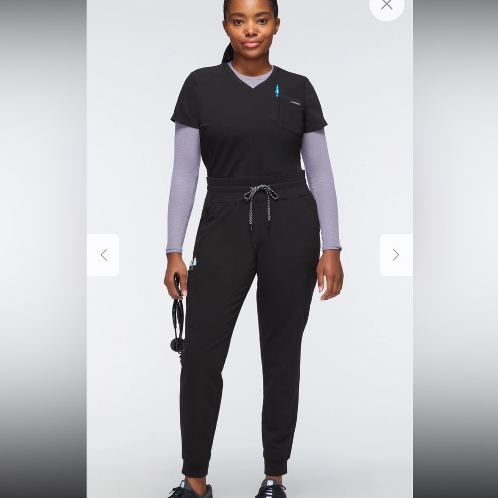 Women's 13-Pocket Scrub Jogger